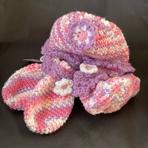 Baby girl set: booties, hat and mittens pink, purple and white